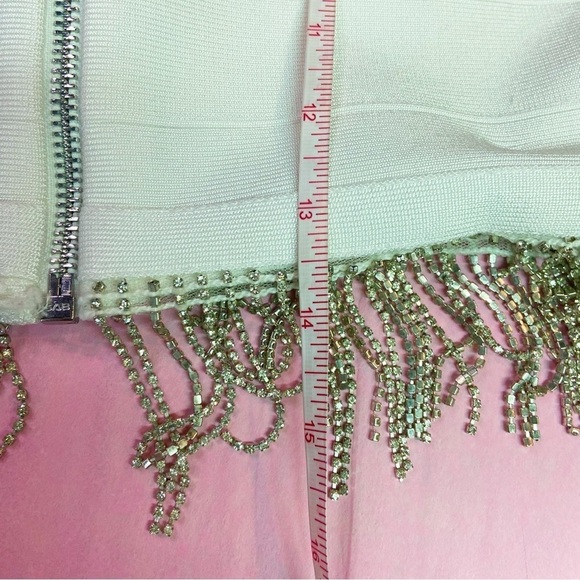 Guess white rhinestone sleeveless zip back crop top M - Picture 11 of 11